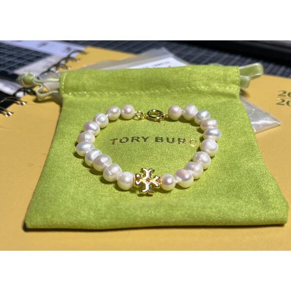 Tory Burch Pearl Bracelet With Gold Logo Charm & Clasp Elegant Womens Jewelry Co - Picture 6 of 6